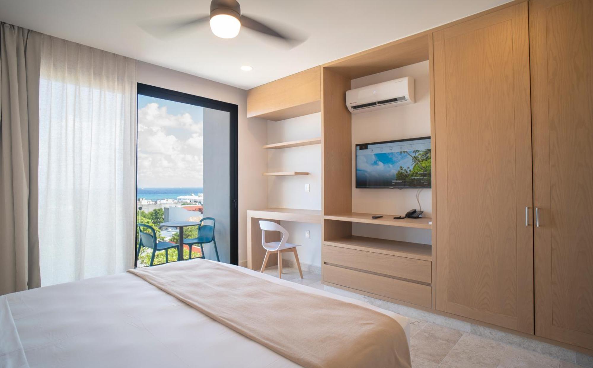 Suite Superior Deluxe with Sea View (3 Adults)